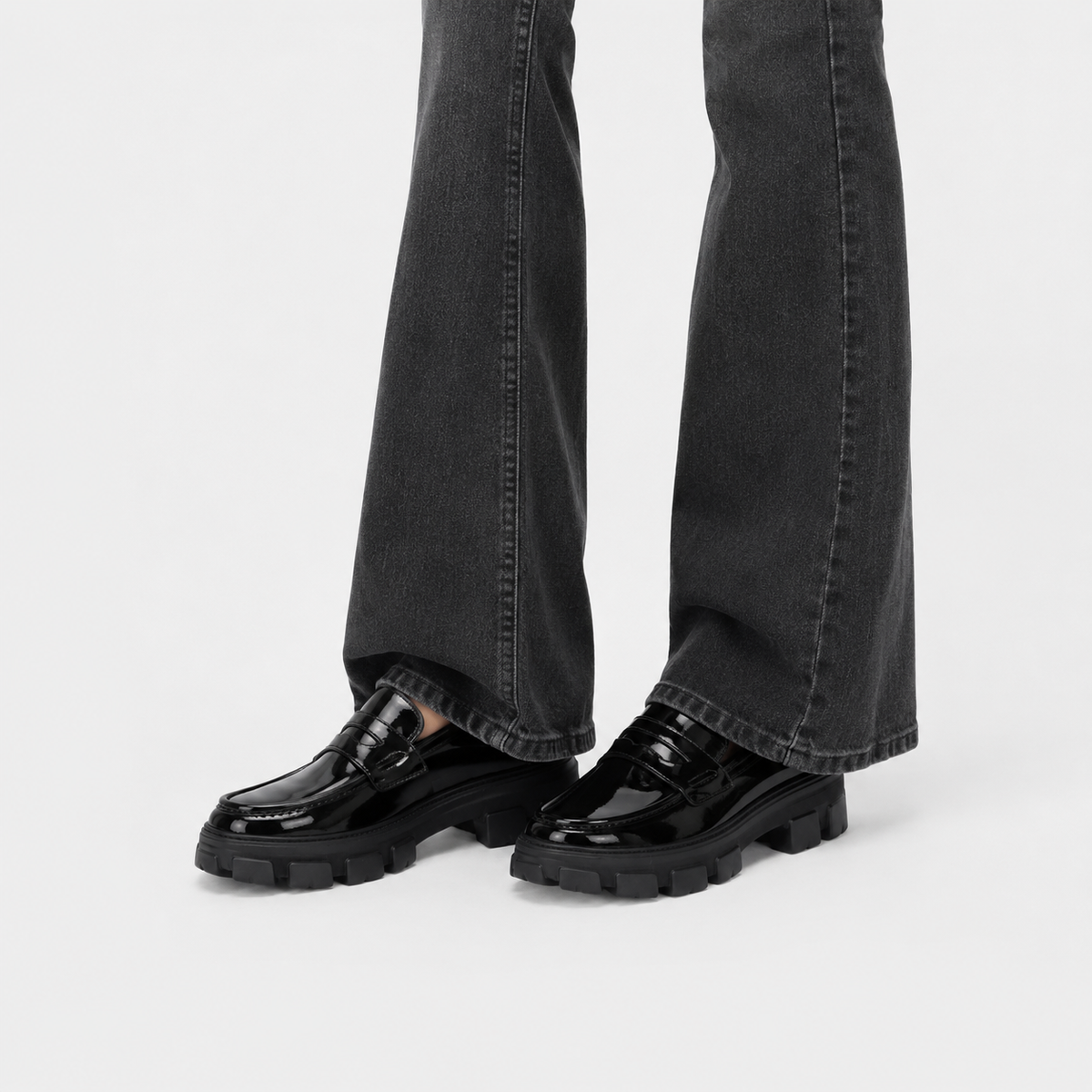 Mocassins Vernis Noir Femme À Semelle Épaisse Crantée