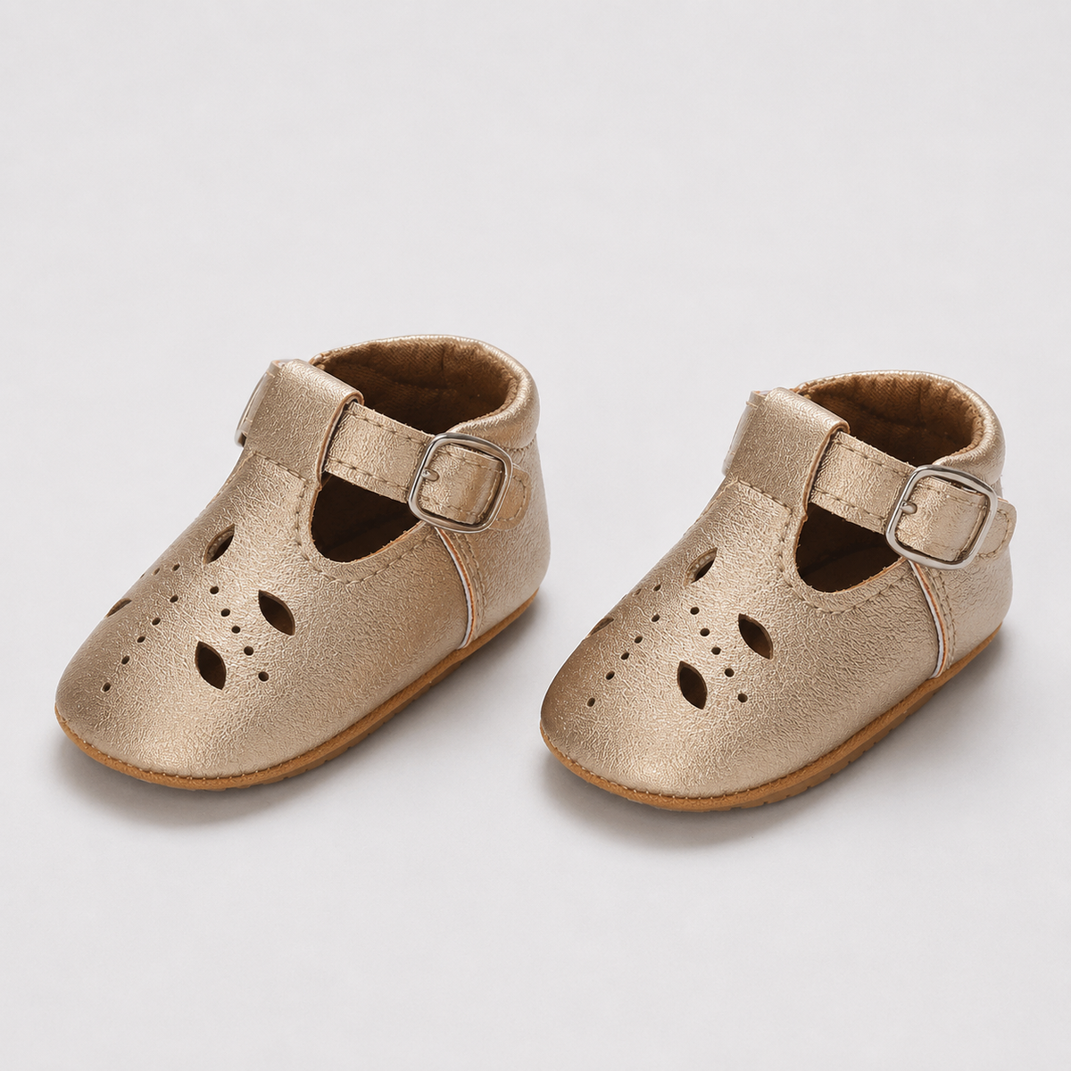 Chaussures premiers pas bébé fille dorées à bride en T