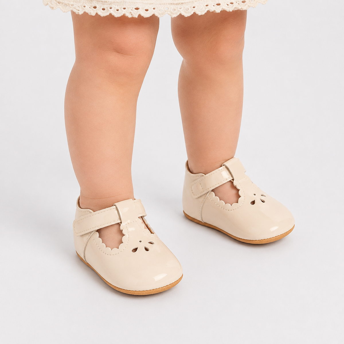 Chaussures premiers pas bébé fille crème en cuir PU à scratch