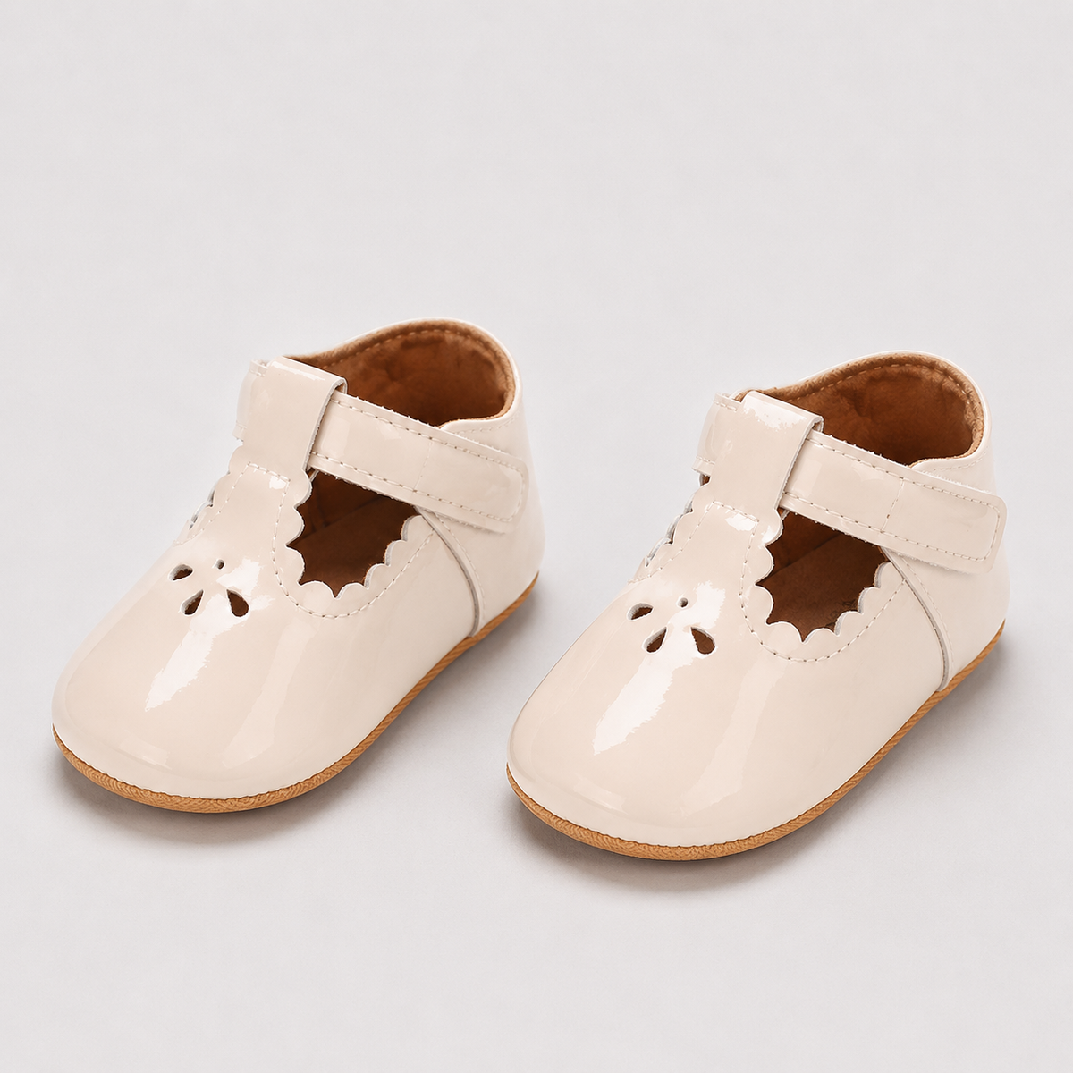 Chaussures premiers pas bébé fille crème en cuir PU à scratch