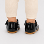Premières chaussures bébé fille noires en cuir PU verni à scratch