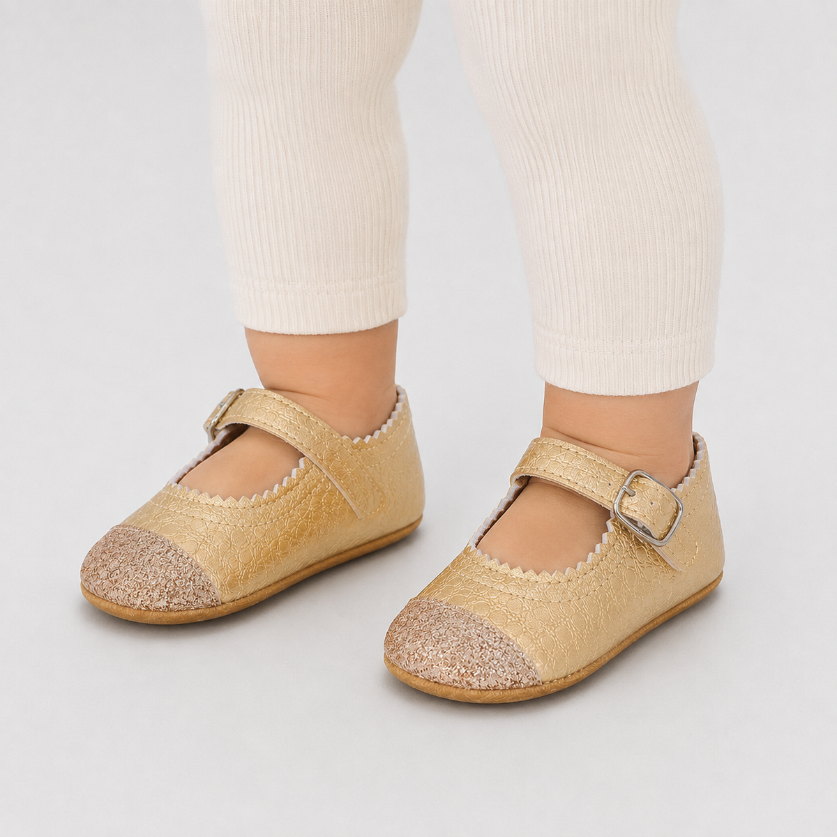 Chaussures premiers pas bébé fille en PU beige doré à bride à boucle