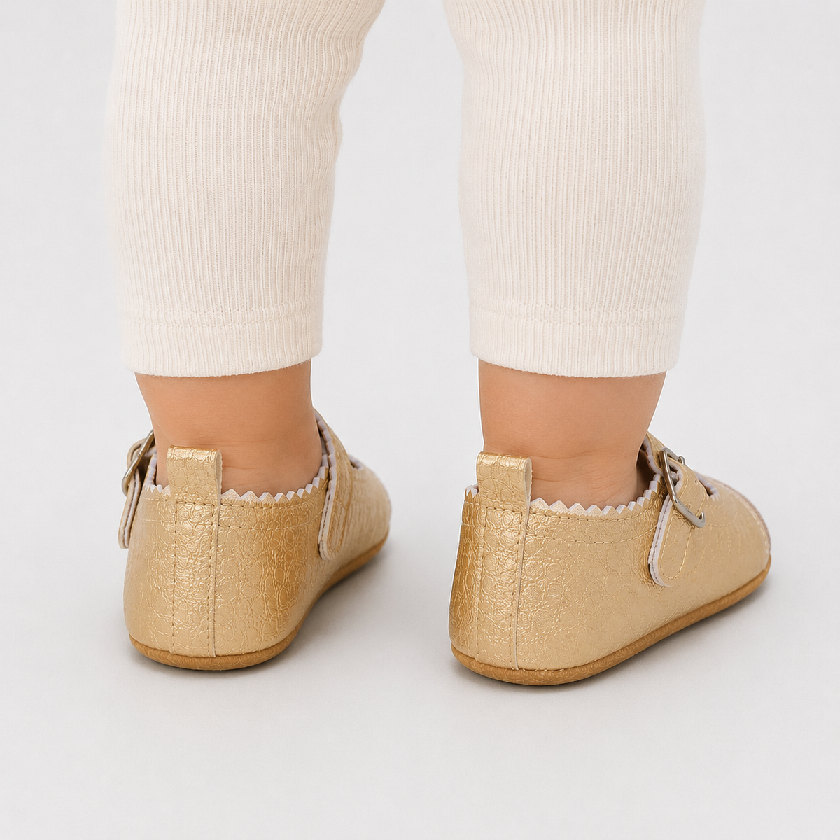 Chaussures premiers pas bébé fille en PU beige doré à bride à boucle