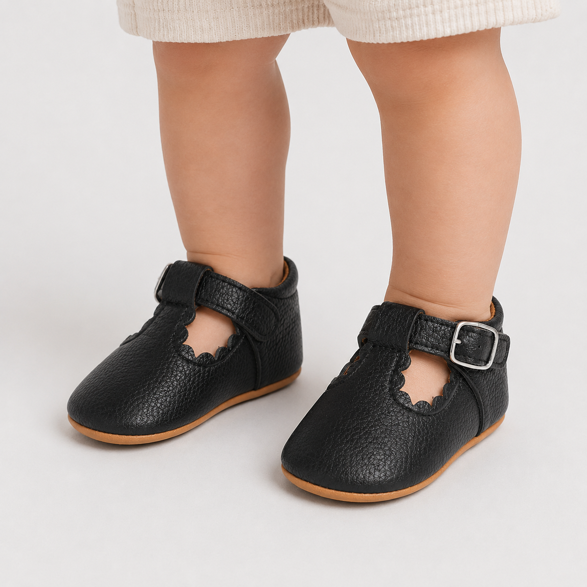 Chaussures premiers pas bébé fille noires en similicuir PU à boucle