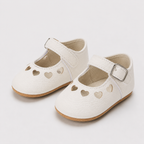 Chaussures premiers pas bébé filles blanches à cœurs ajourés