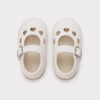 Chaussures premiers pas bébé filles blanches à cœurs ajourés
