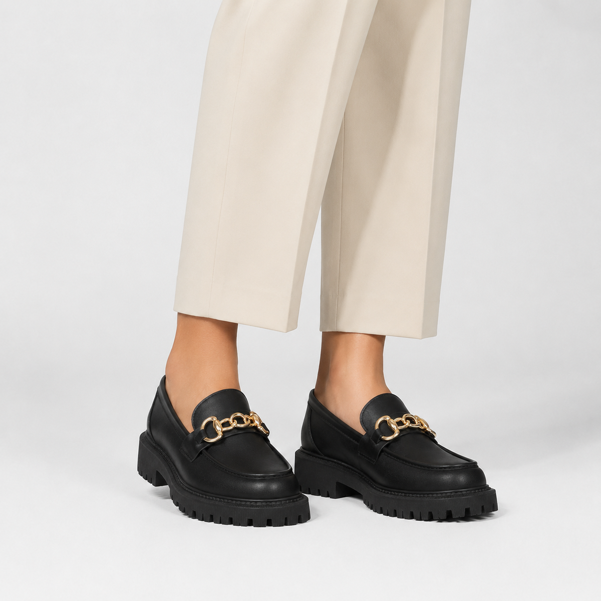 Mocassins Noirs À Chaîne Métallique