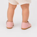 Chaussures premiers pas bébé fille roses en PU à découpes cœur