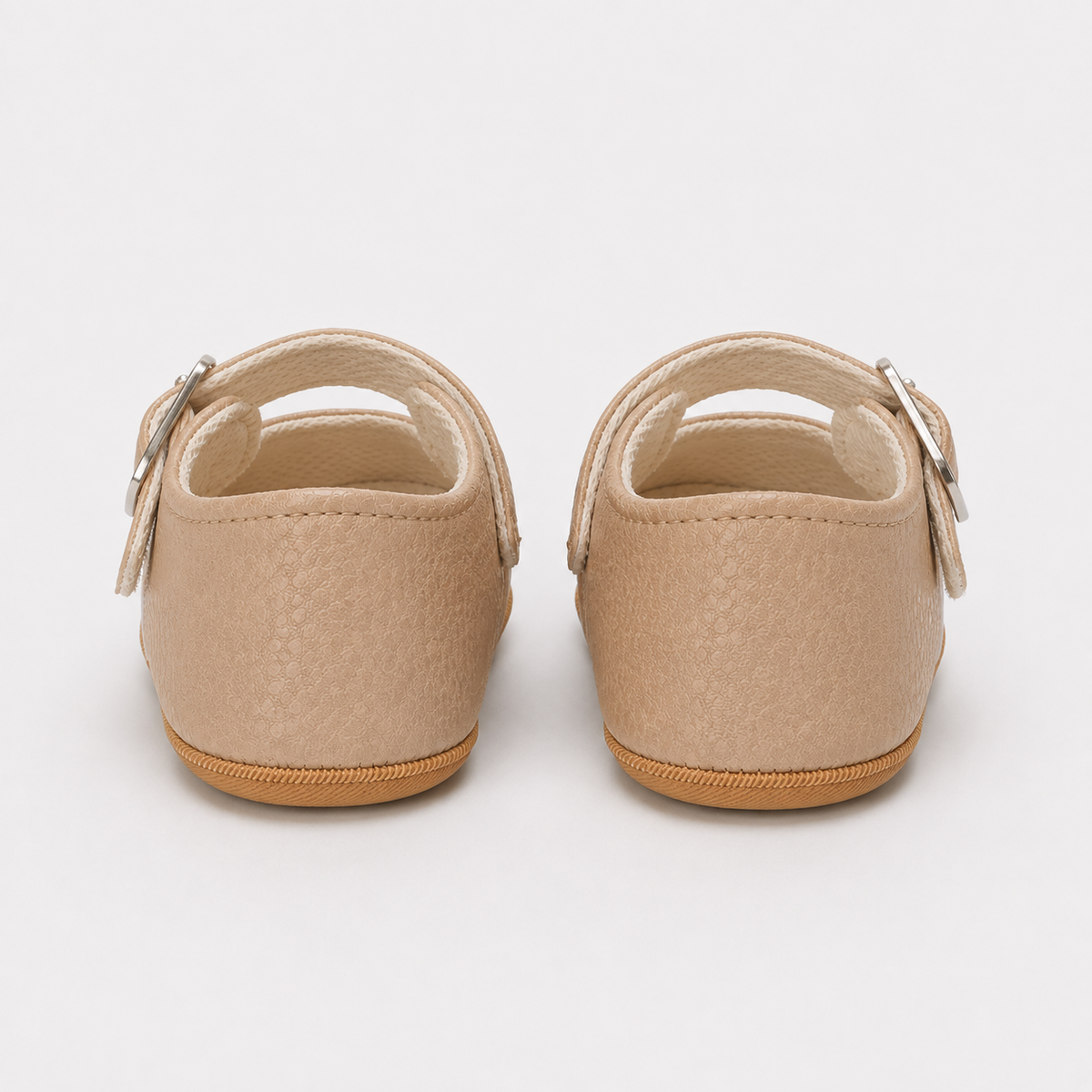 Chaussures premiers pas bébé fille beige en PU à cœurs ajourés