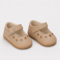 Chaussures premiers pas bébé fille beige en PU à cœurs ajourés