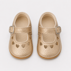 Chaussures premiers pas bébé fille dorées à bride boucle et découpes cœur
