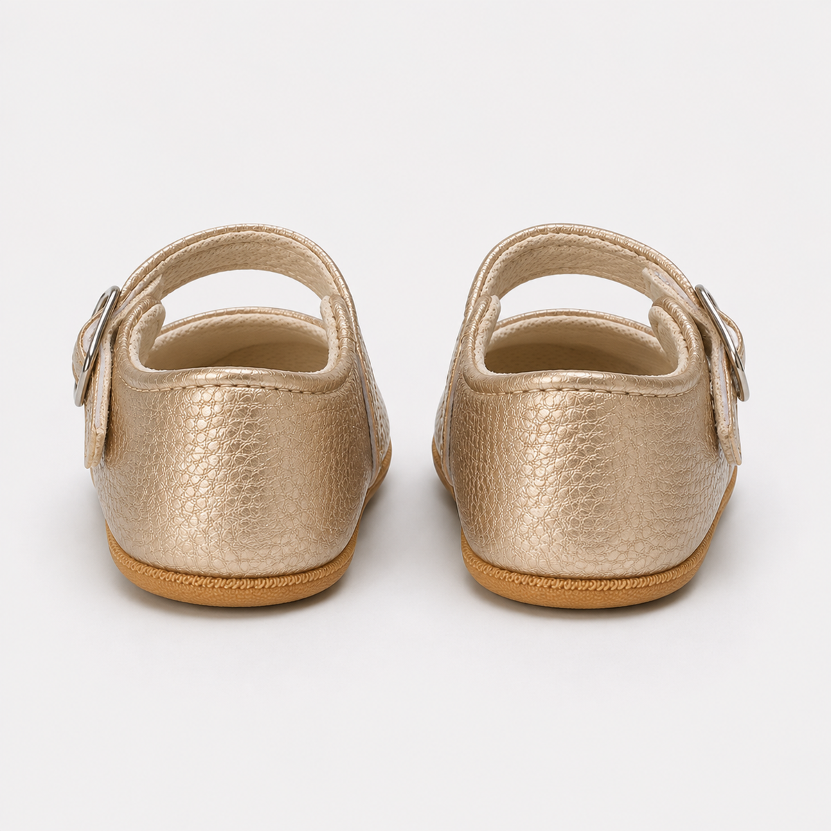 Chaussures premiers pas bébé fille dorées à bride boucle et découpes cœur