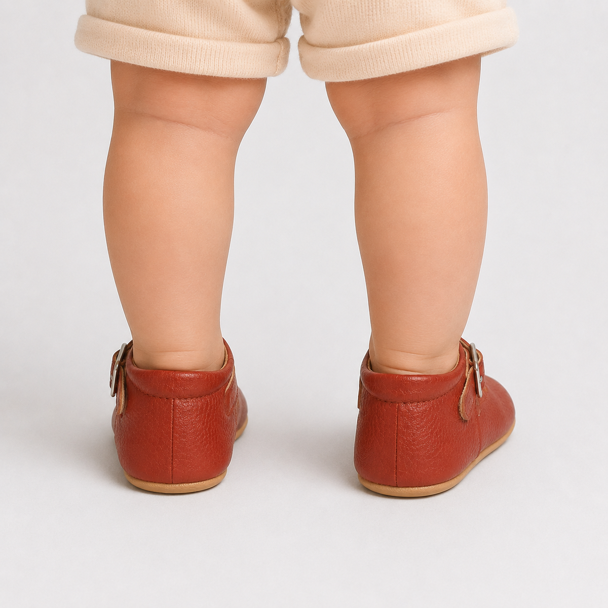 Chaussures premiers pas bébé marron à bride boucle, semelle antidérapante