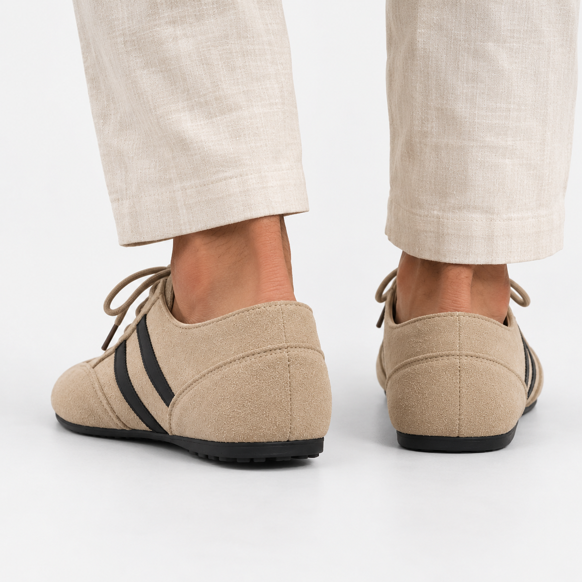 Chaussures homme à lacets beige et noir à bandes latérales