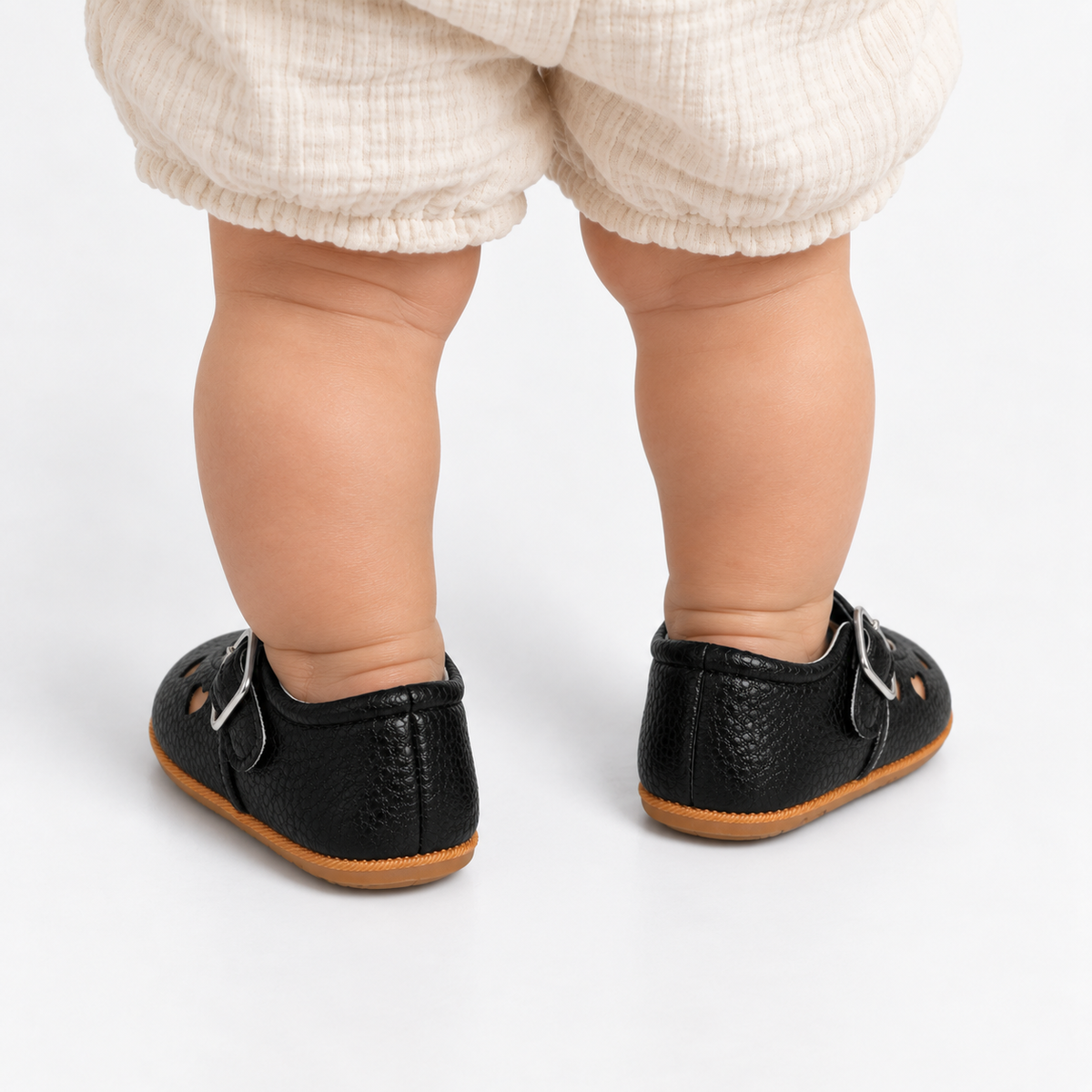 Babies premier pas bébé fille noires à découpes cœur