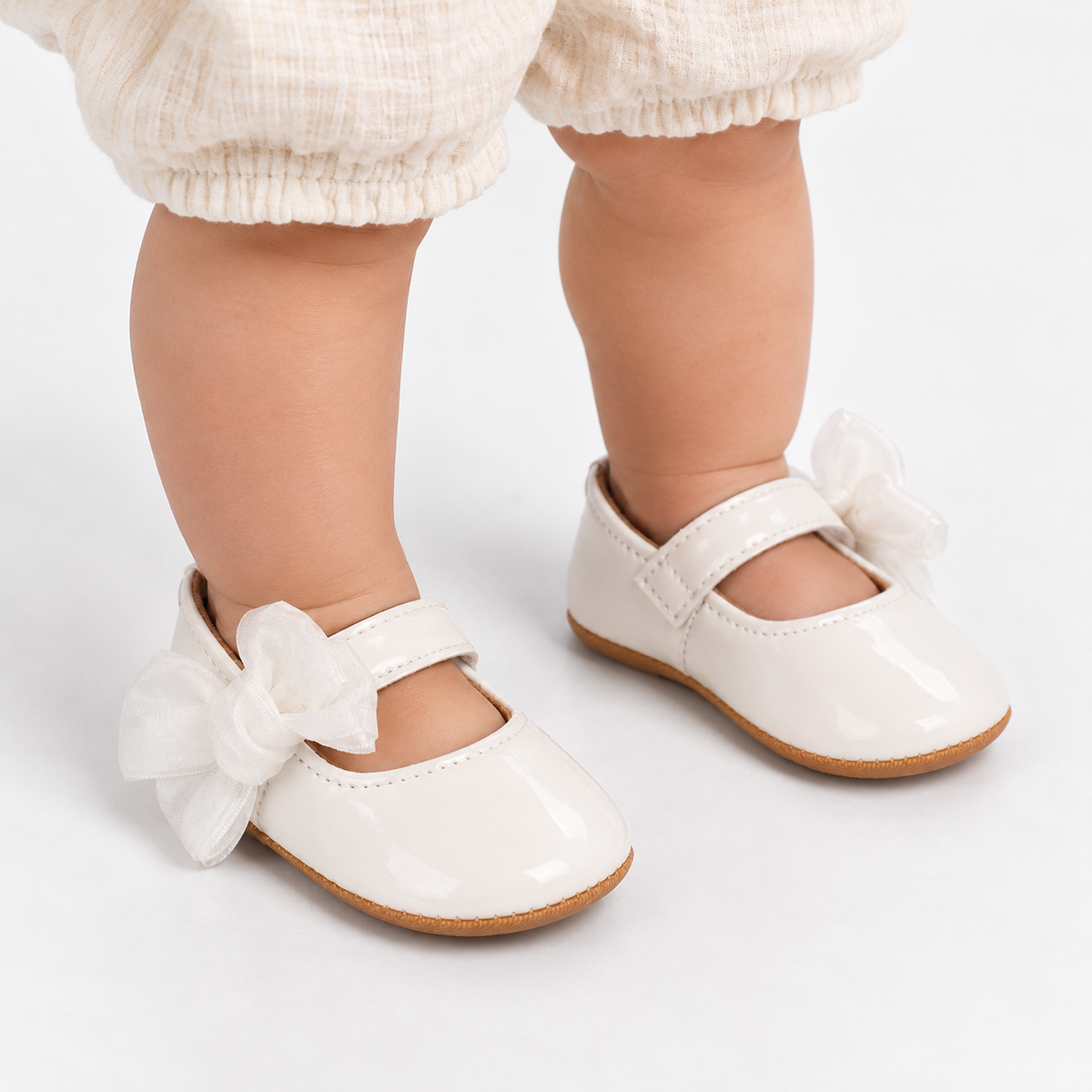 Babies blanches vernies à nœud pour bébé fille - Premier pas