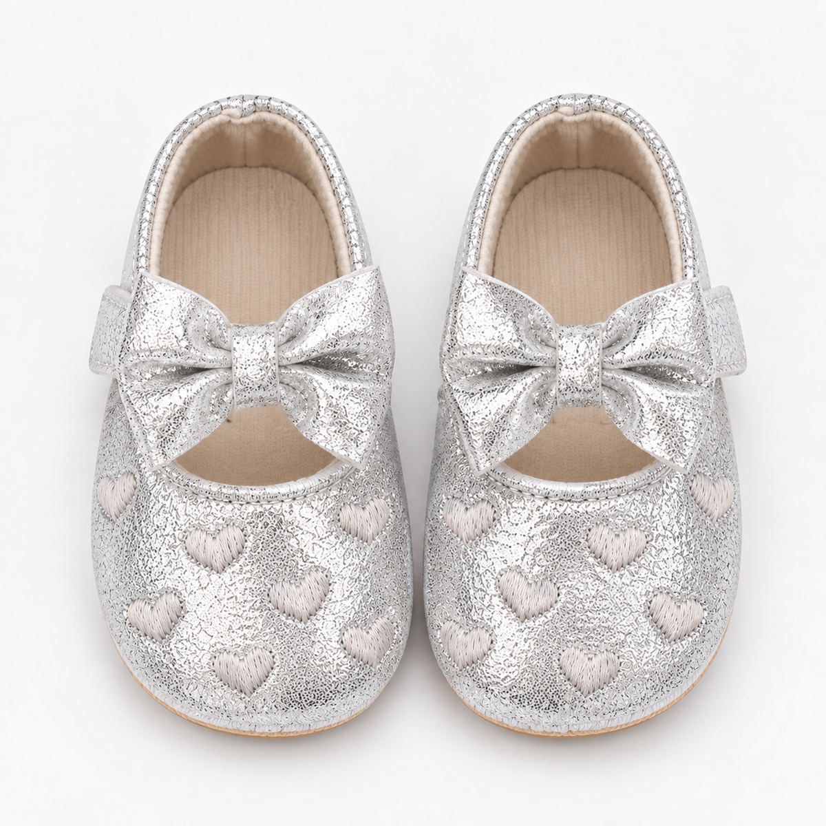 Chaussures premiers pas bébé fille argentées à nœud et cœurs