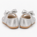 Chaussures premiers pas bébé fille argentées à nœud et cœurs