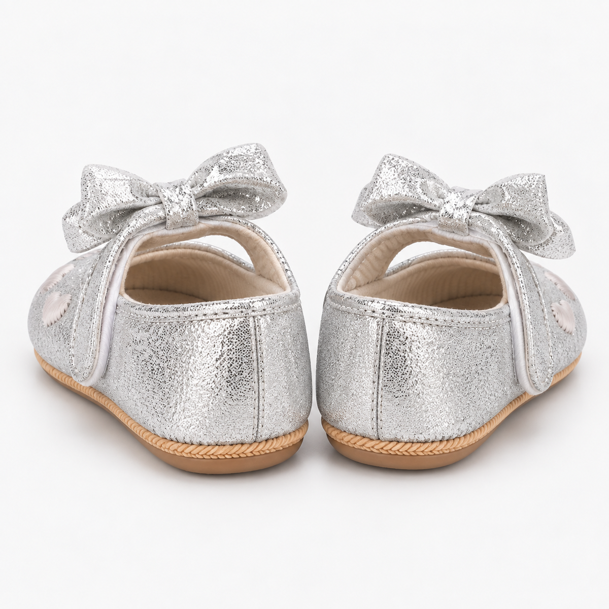 Chaussures premiers pas bébé fille argentées à nœud et cœurs