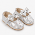 Chaussures premiers pas bébé fille argentées à nœud et cœurs