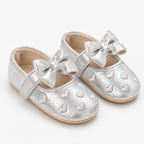 Chaussures premiers pas bébé fille argentées à nœud et cœurs