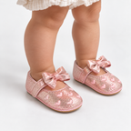 Chaussures de premier pas bébé fille rose pailleté à cœurs avec nœud