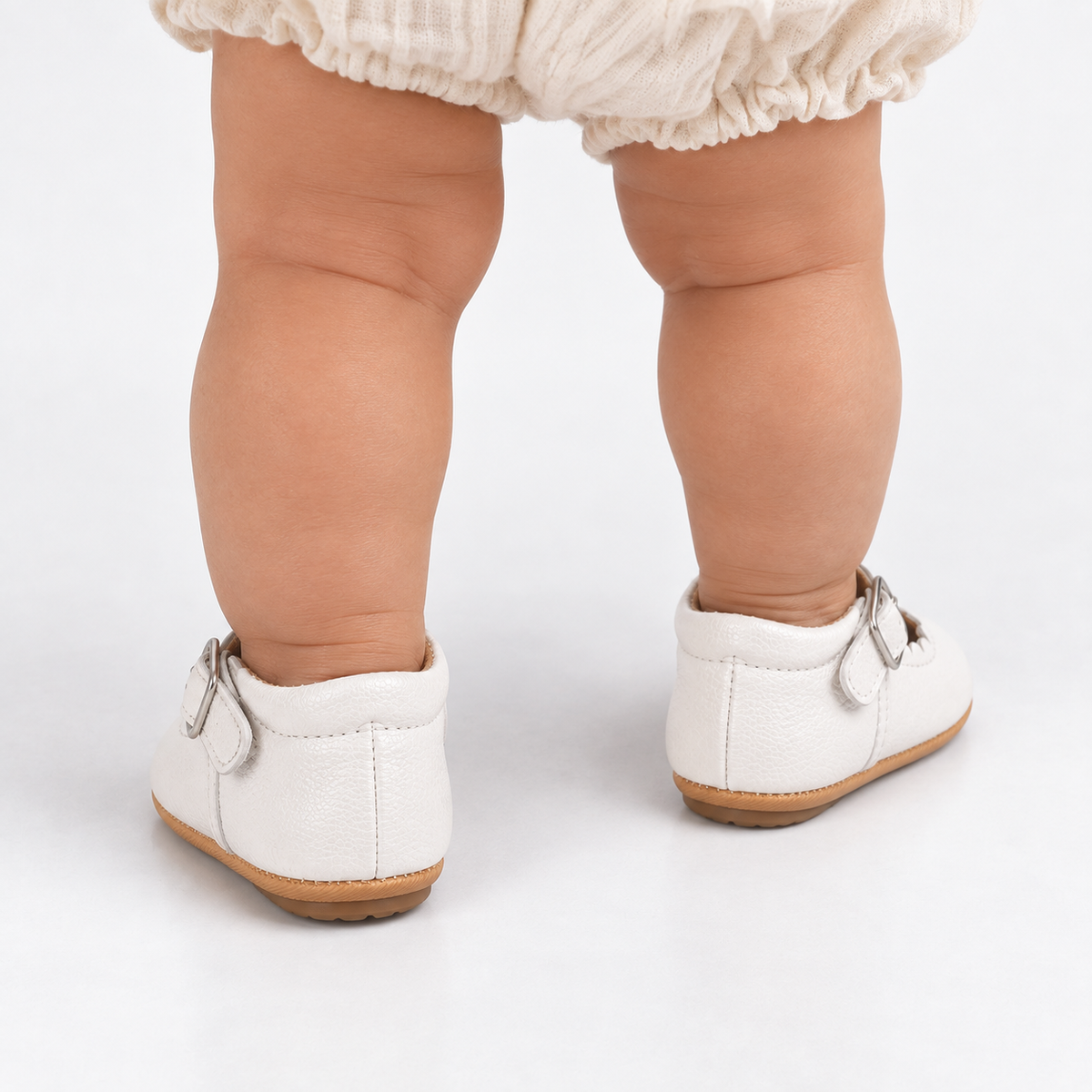 babies blanches en simili-cuir pour bébé fille