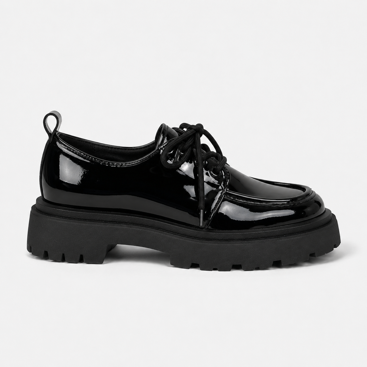 Derbies à plateforme noires vernies pour femme, à lacets