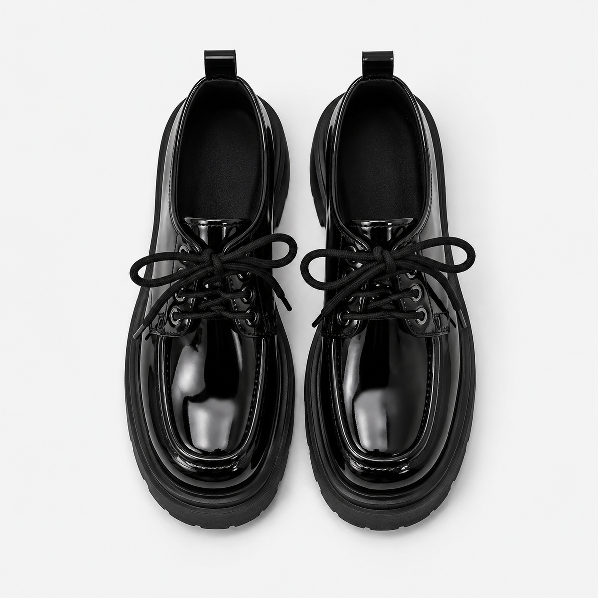 Derbies à plateforme noires vernies pour femme, à lacets